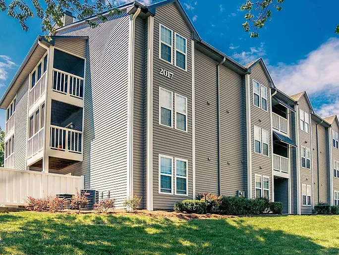 Pepperstone Apts.